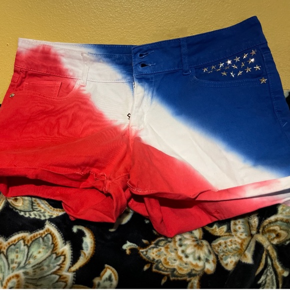 Red blue white shorts - Picture 1 of 2
